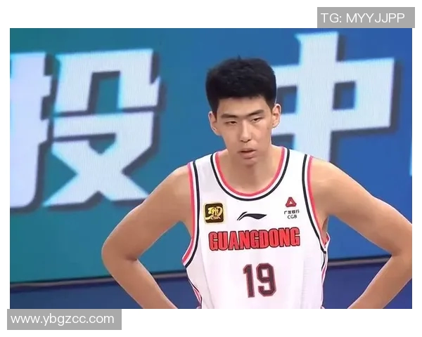 大屁股萨林杰用上了神的武器军训徐昕