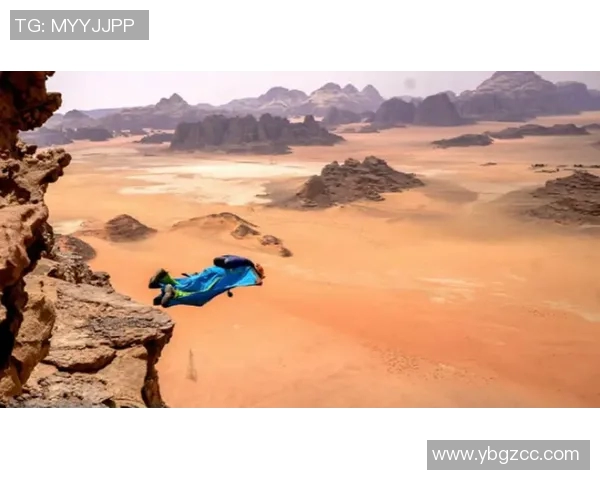 追梦遭驱逐，狄龙微笑瞬间被镜头捕捉